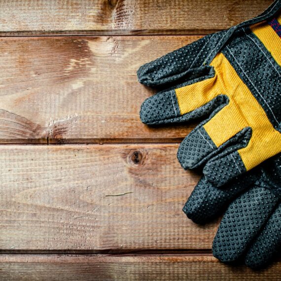 rękawiczki ochronne na budowie